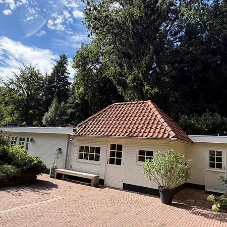 Beautiful And Charming Near Forest & Nature Ferienhaus